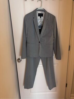 Banana Republic - Light Gray Women's Two-Piece Suit - Blazer & Pants